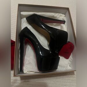 christian louboutin 
altareva 160 patent